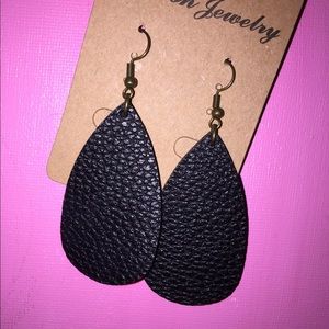Fashion jewelry leather earrings